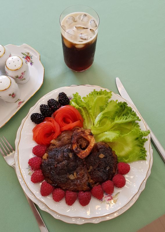 Тепло итальянских вкусов: как приготовить телячьи ножки по-триестски