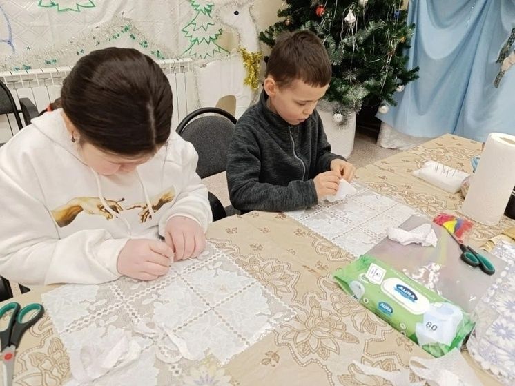 Необычные колокола из тюля: творчество молодежи Хонгурея