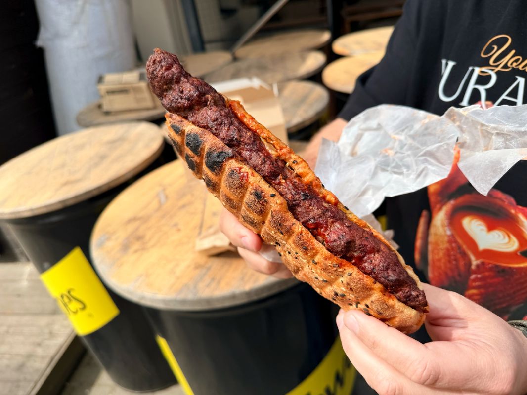 Где попробовать шаурму с мясом из камина и кавказский стритфуд